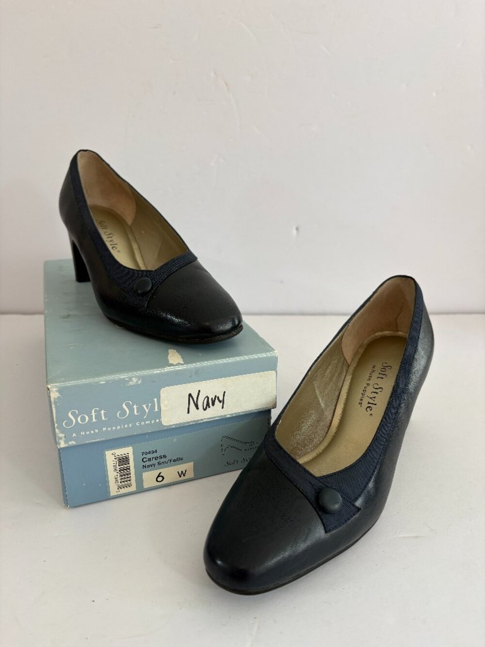 Soft Style Hush Puppies Navy Blue Leather Pumps 6 Wide